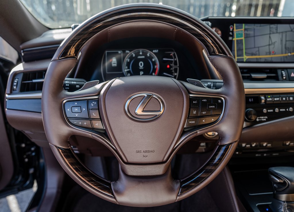 Used 2020 Lexus ES 350 w/ Premium Package image 15