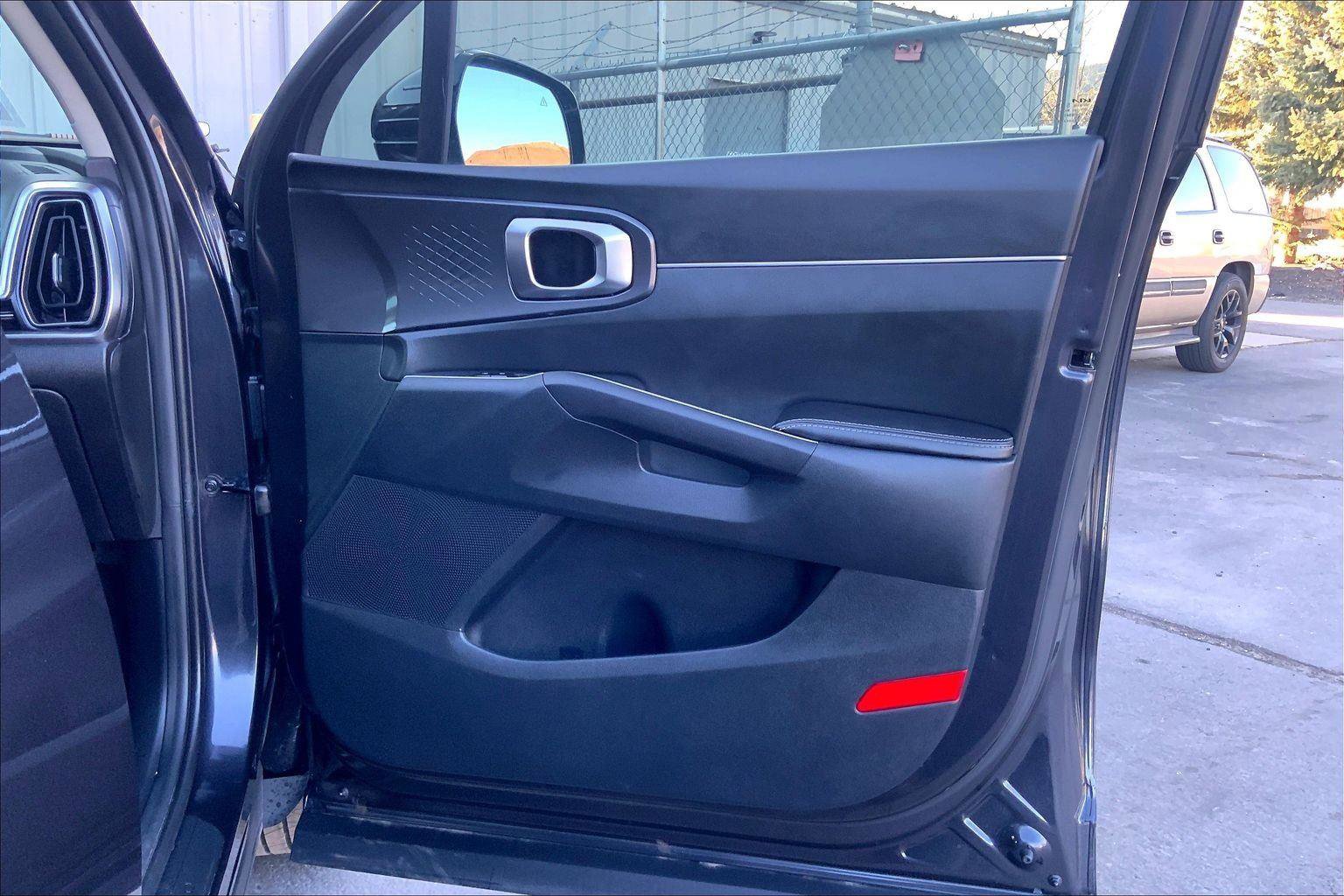 Used 2025 Kia Sorento EX image 24