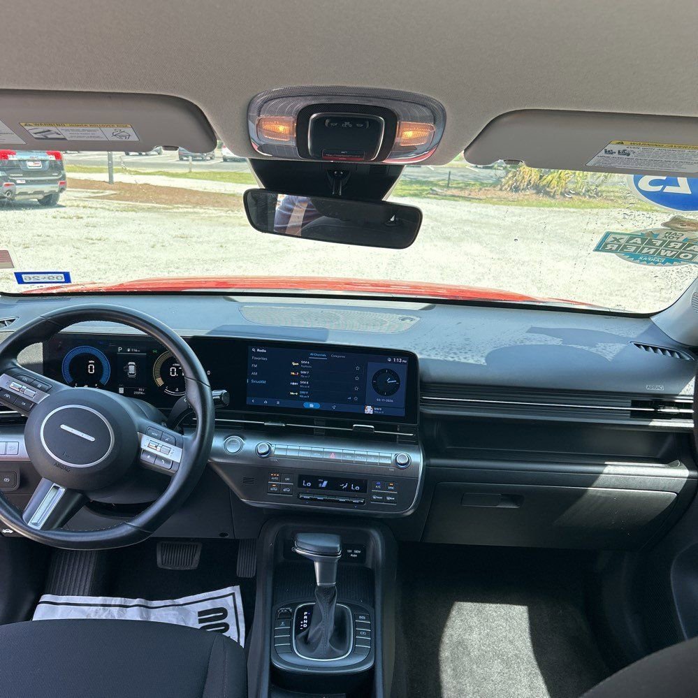 Used 2025 Hyundai Kona SEL image 11