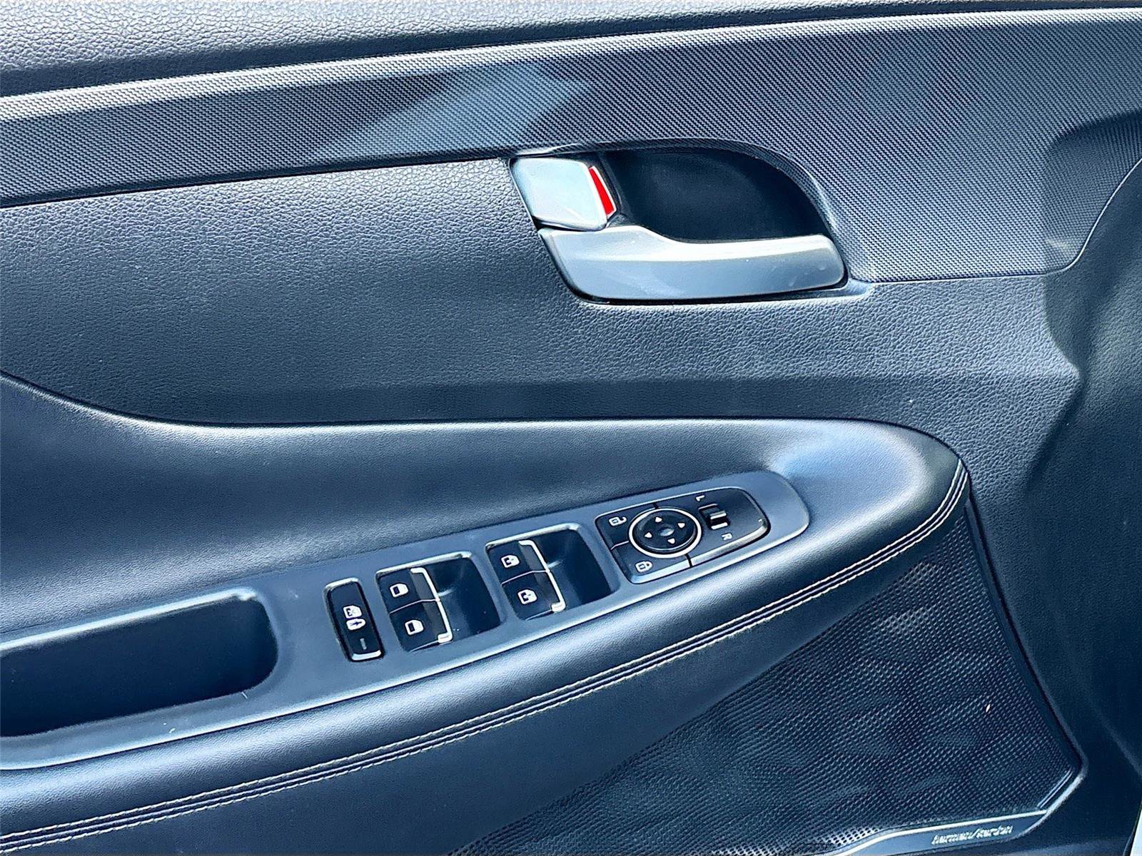 Used 2023 Hyundai Santa Fe SEL w/ Premium Package image 19