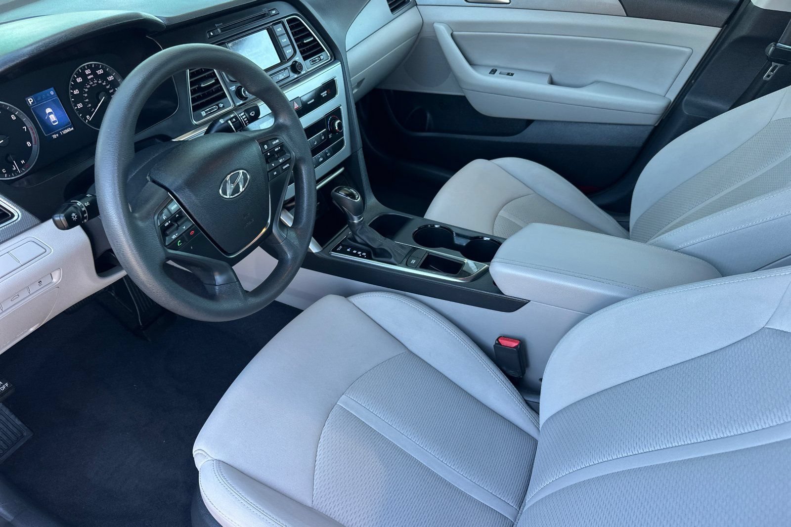 Used 2015 Hyundai Sonata SE w/ Option Group 02 FWD image 10