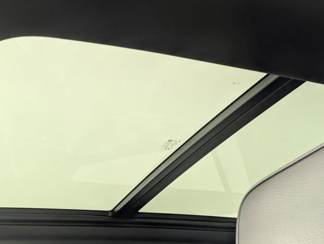 Used 2021 GMC Yukon XL Denali w/ Advanced Technology Package image 13