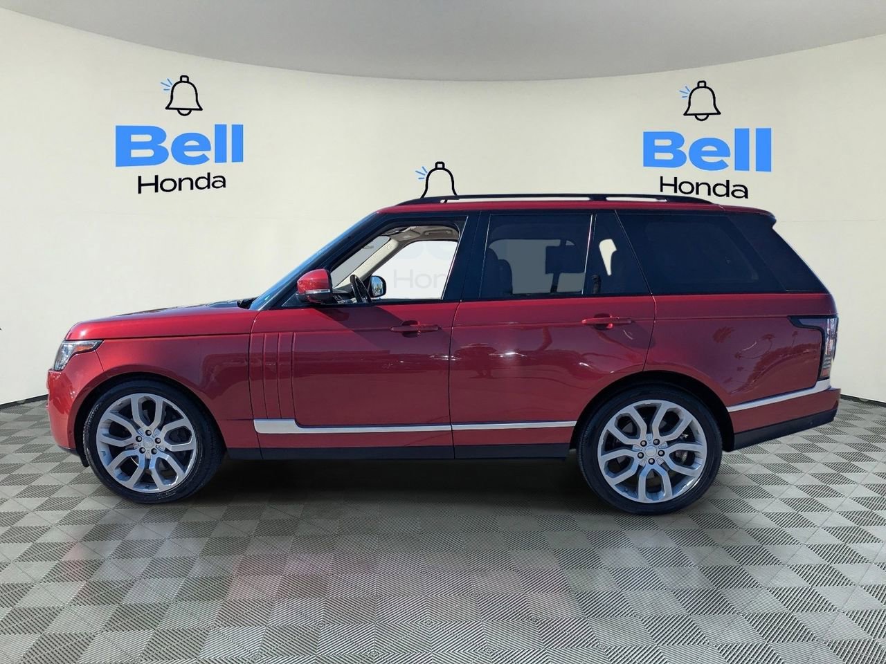 Used 2016 Land Rover Range Rover Supercharged image 2