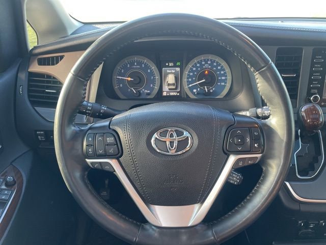 Used 2020 Toyota Sienna XLE image 25