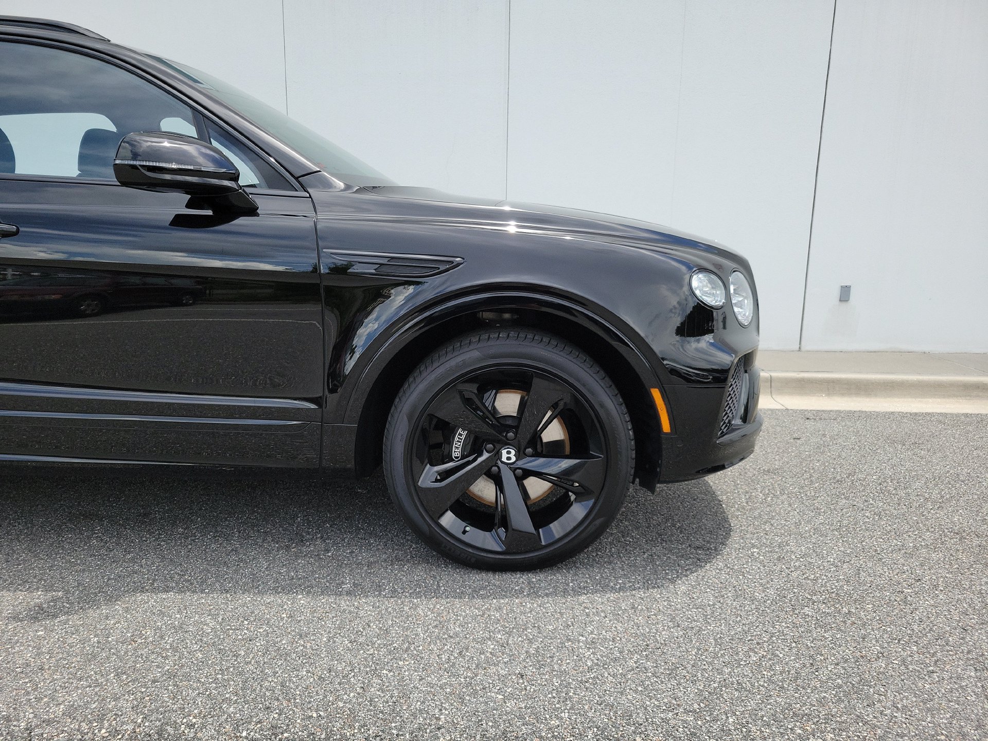 Certified 2023 Bentley Bentayga AWD/4WD image 10