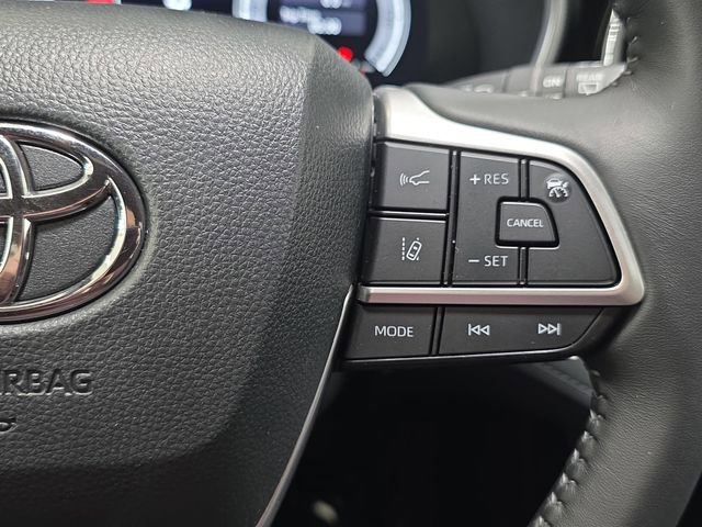 Used 2025 Toyota Highlander XSE AWD/4WD image 17