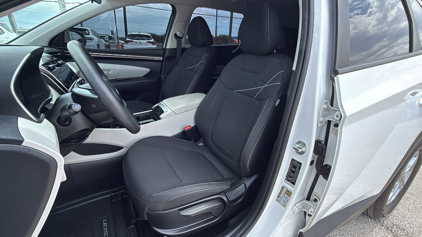 Used 2024 Hyundai Tucson SE image 12