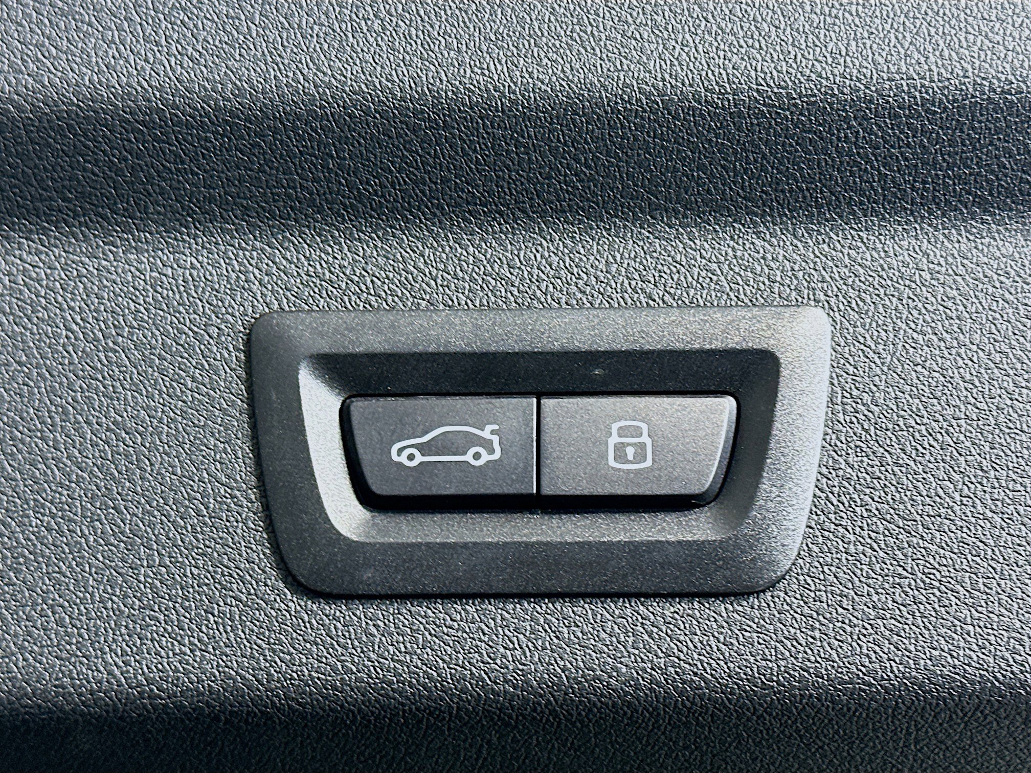 Used 2025 BMW X2 xDrive28i image 32