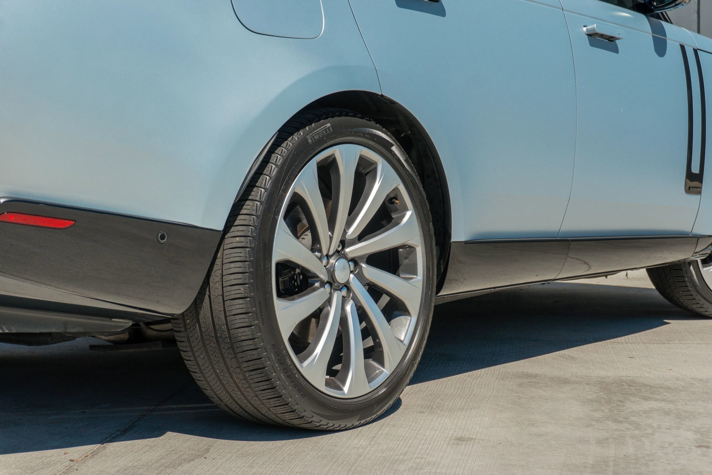 Used 2023 Land Rover Range Rover Autobiography image 44