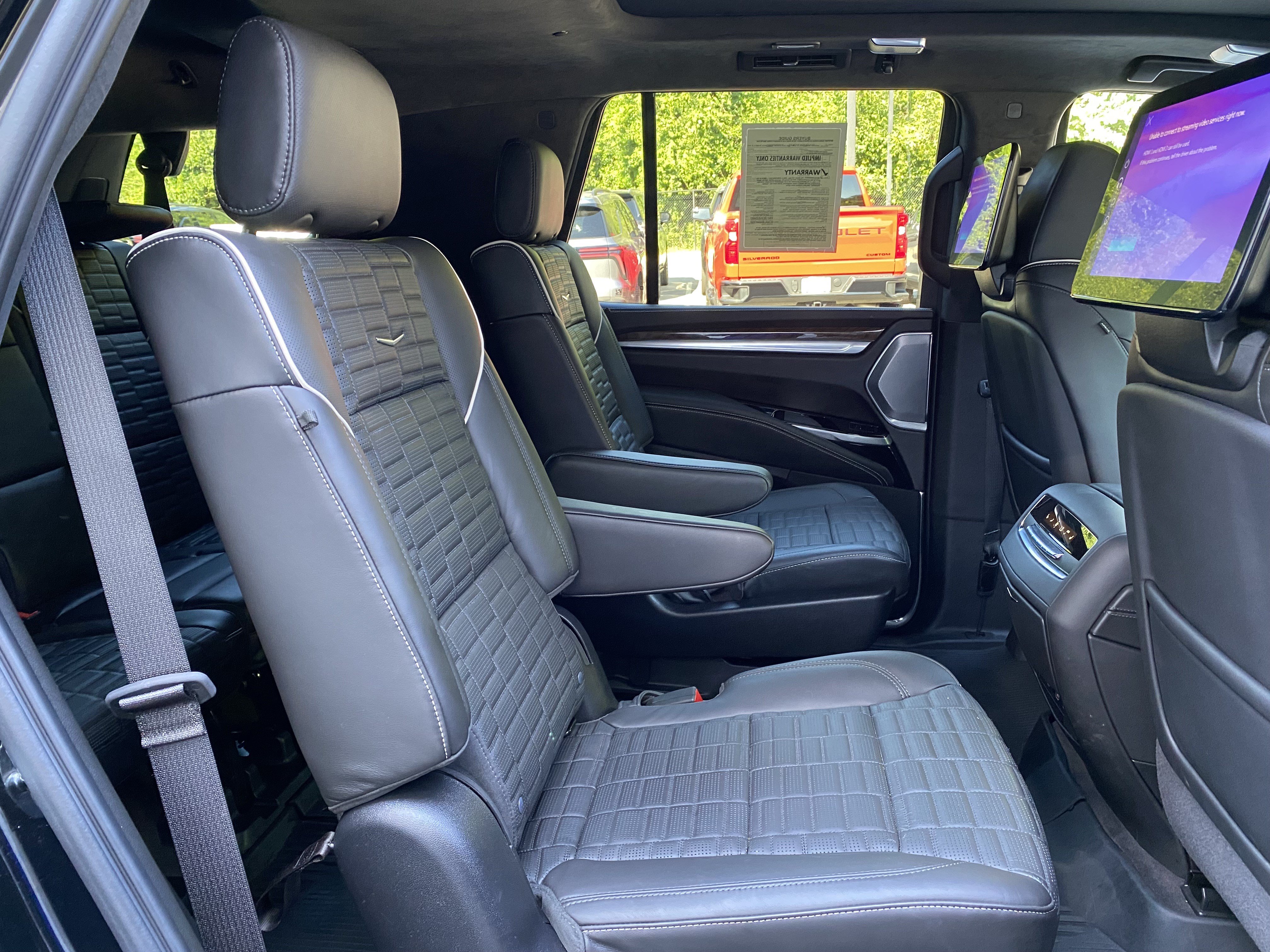 Used 2025 Cadillac Escalade Sport Platinum w/ LPO, Floor Liner Package AWD/4WD image 38