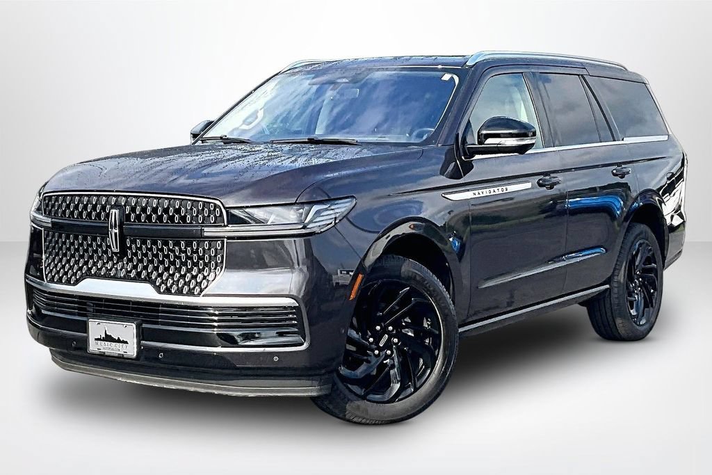 Used 2025 Lincoln Navigator Reserve AWD/4WD image 3