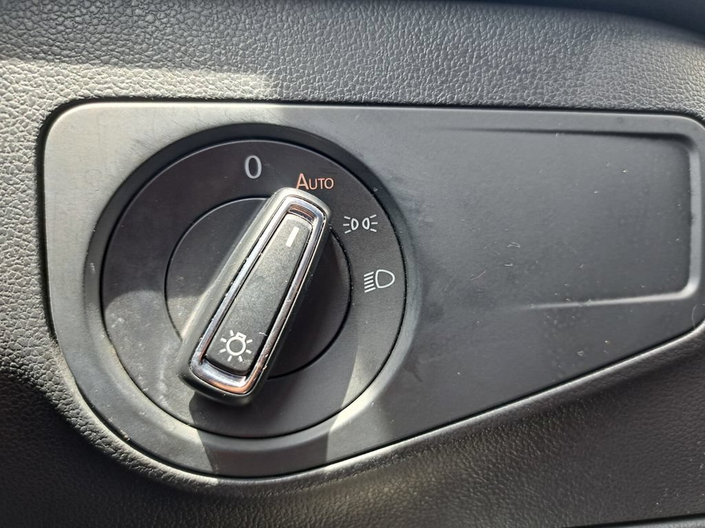 Used 2023 Volkswagen Tiguan SE FWD image 15