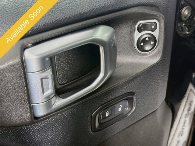 Used 2018 Jeep Wrangler Unlimited Sahara w/ Uconnect 4C Nav & Sound Group AWD/4WD image 18