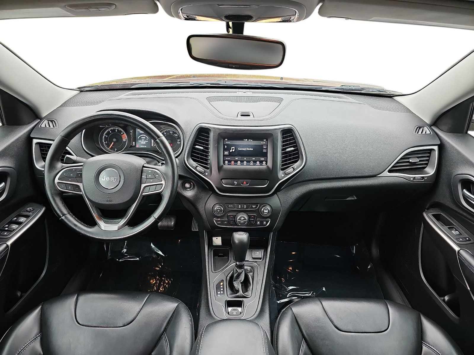 Used 2019 Jeep Cherokee Latitude Plus w/ Comfort/Convenience Group FWD image 13