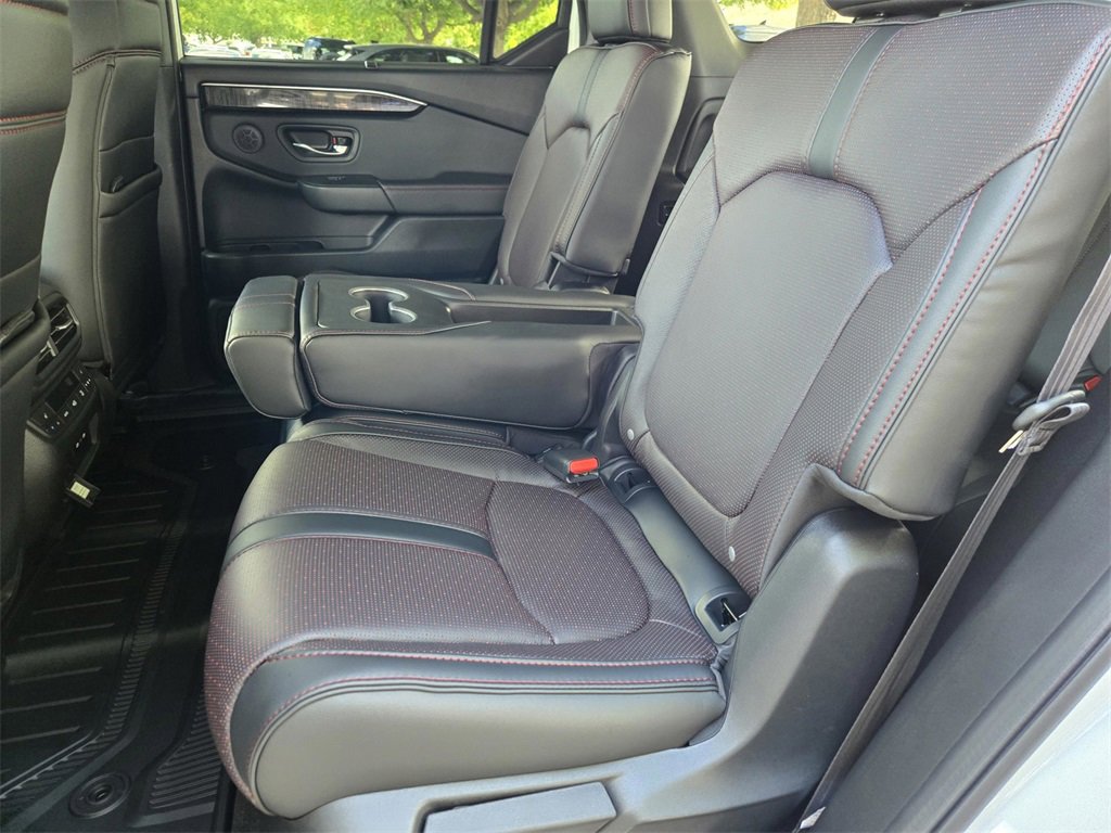 New 2025 Honda Pilot Black Edition image 10