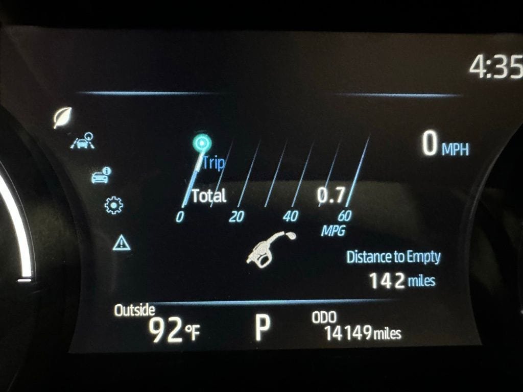 Used 2025 Toyota Sienna LE FWD image 24