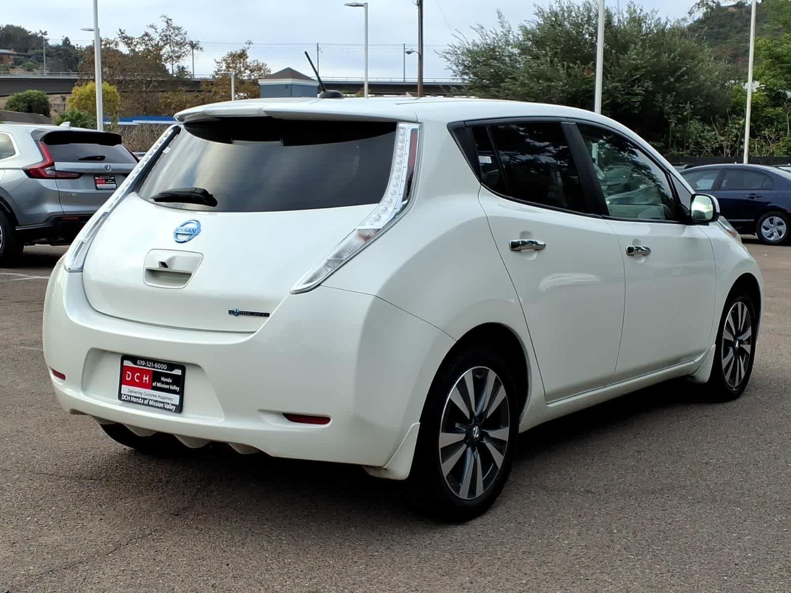 Used 2017 Nissan Leaf SL w/ Premium Package FWD image 4