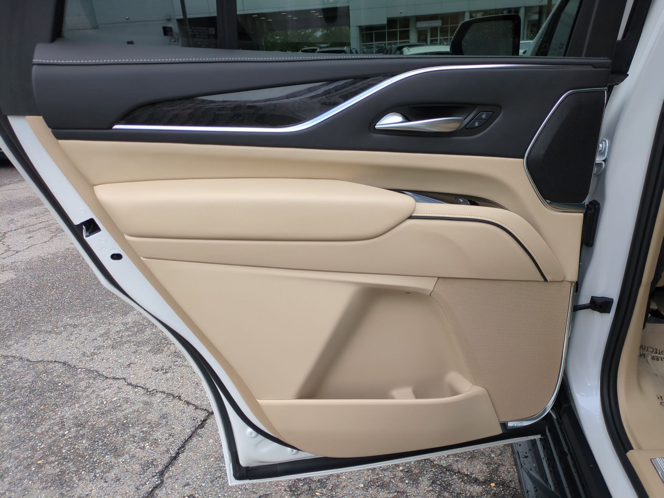 Used 2023 Cadillac Escalade Premium Luxury AWD/4WD image 31
