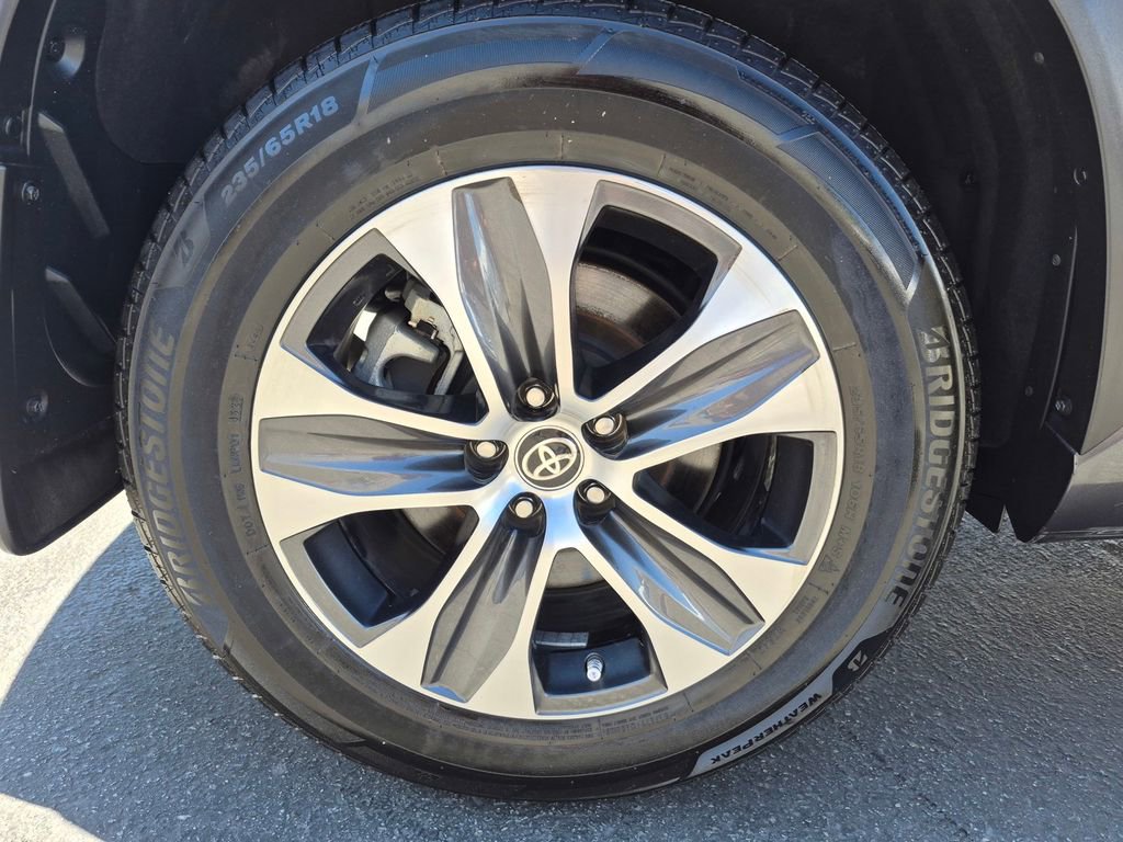 Used 2022 Toyota Highlander XLE image 10