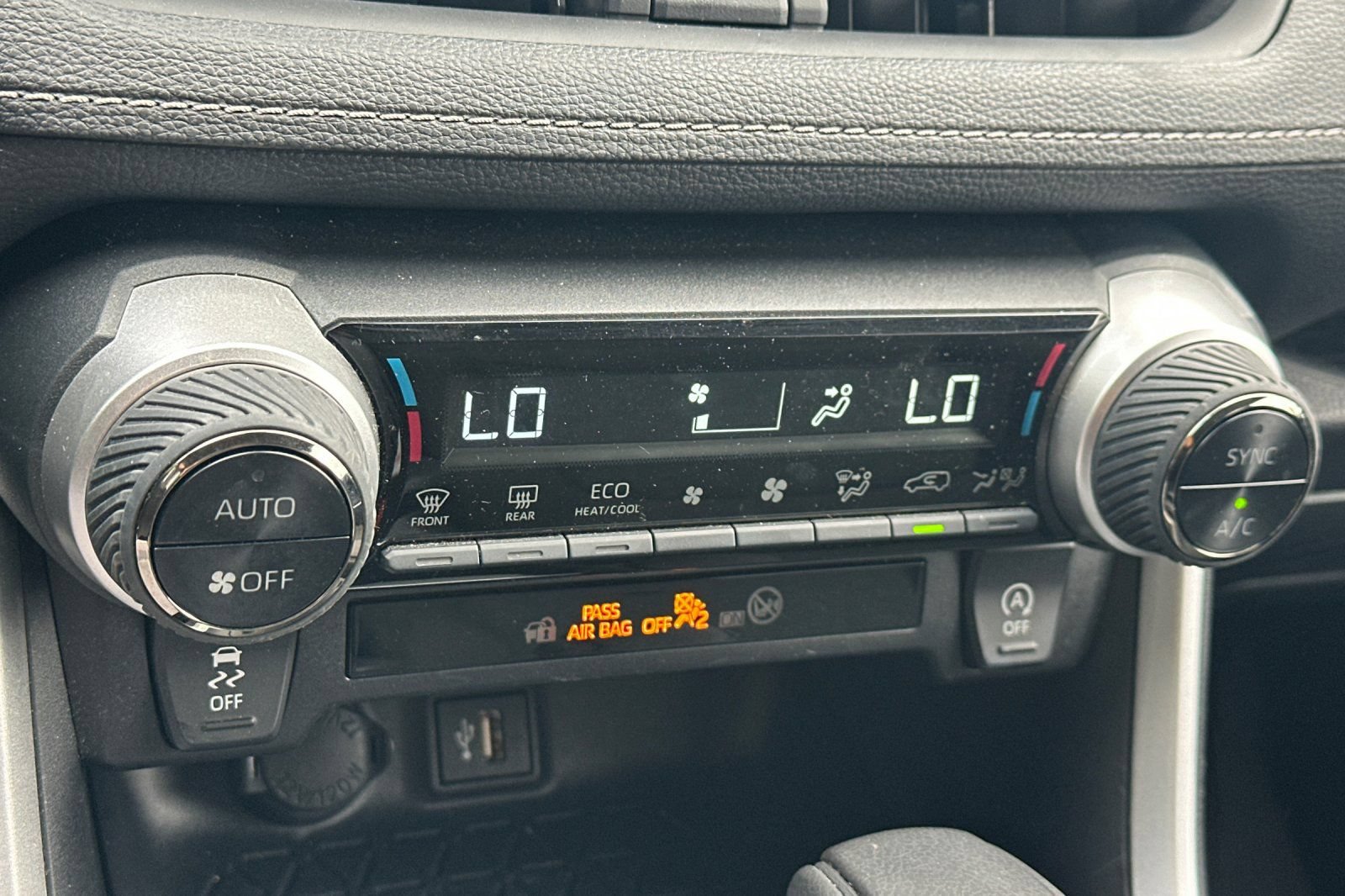 Used 2024 Toyota RAV4 XLE AWD/4WD image 16
