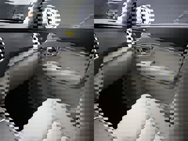 New 2025 Volvo XC90 B6 Plus w/ Protection Package Premier image 25