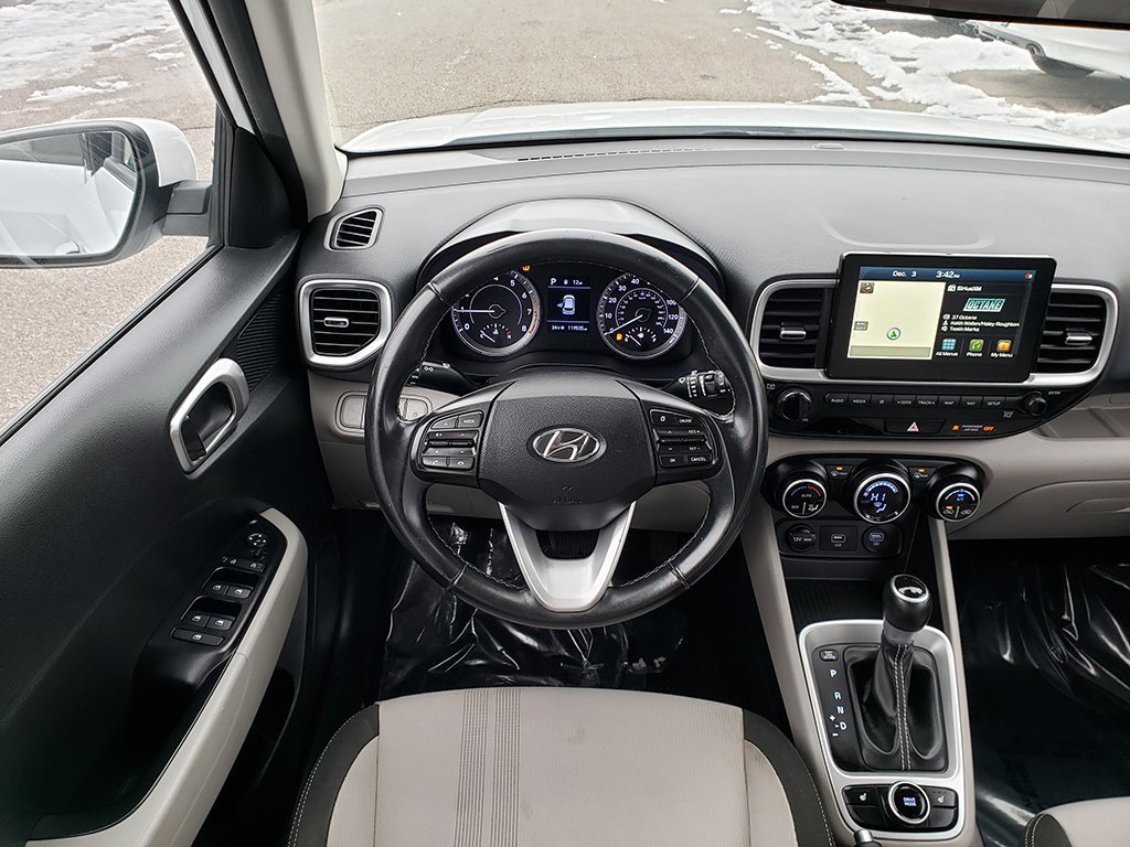 Used 2020 Hyundai Venue SEL w/ Convenience + Premium Package image 14