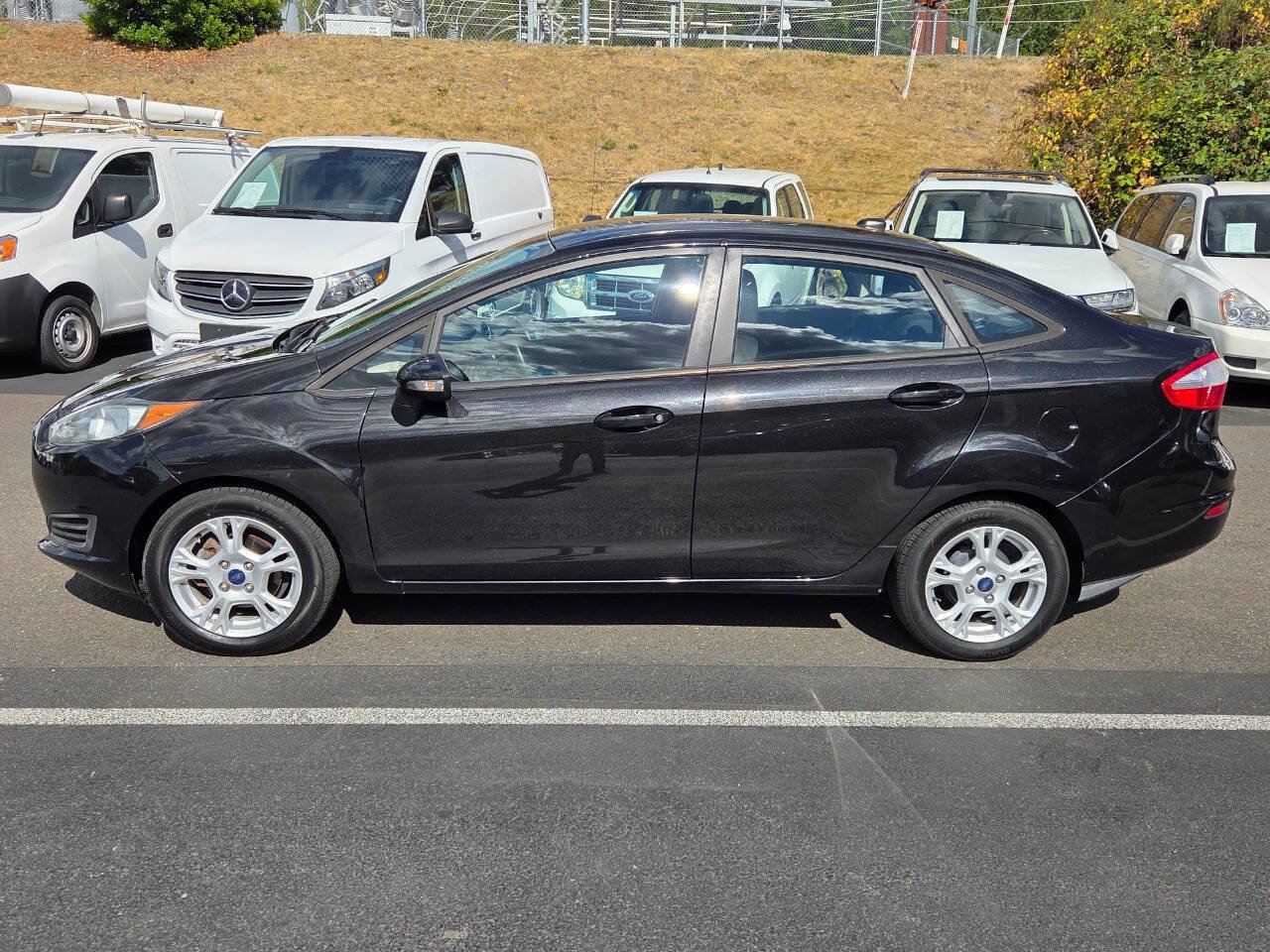 Used 2015 Ford Fiesta SE FWD image 4