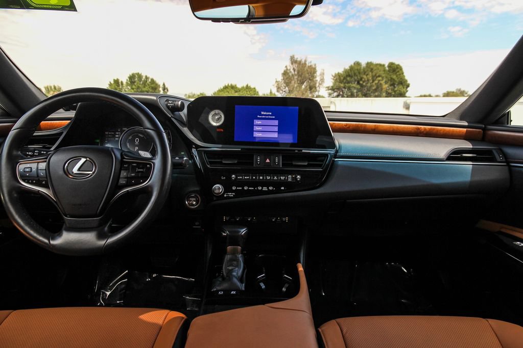 Certified 2024 Lexus ES 300h w/ Premium Package FWD image 13