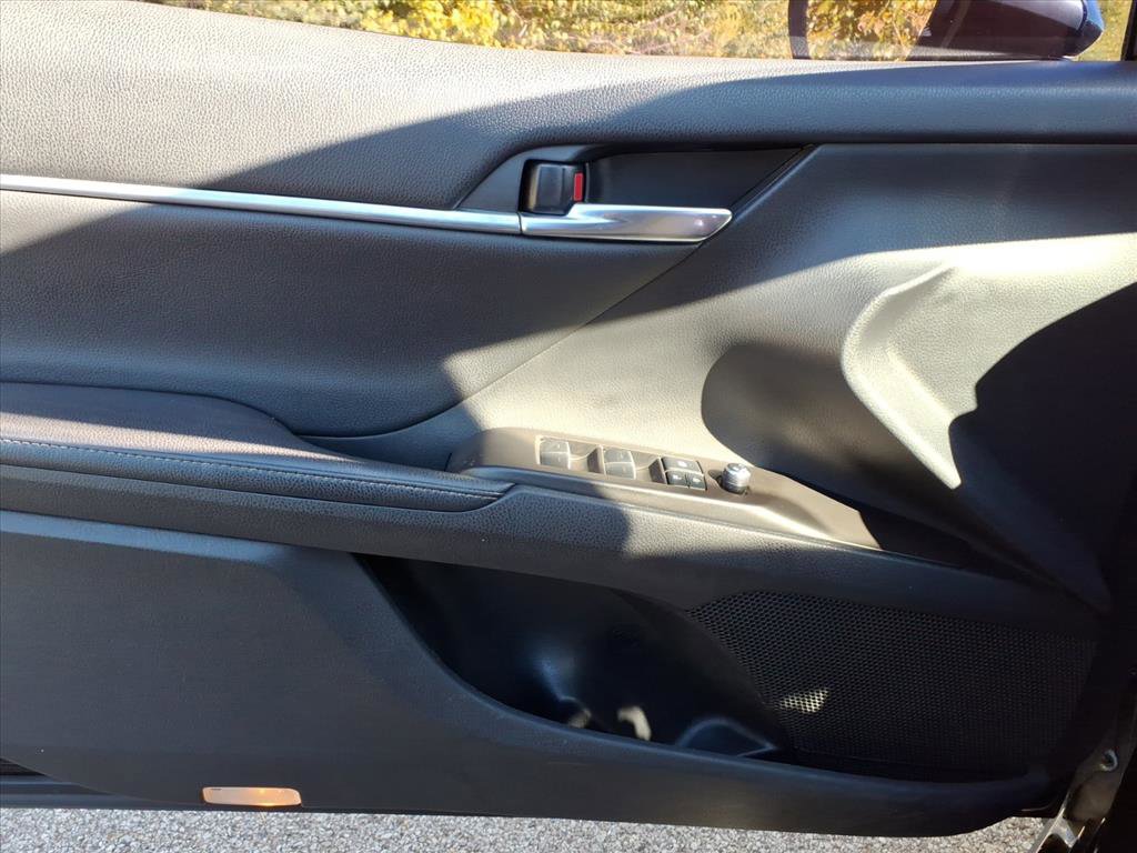 Used 2022 Toyota Camry XSE image 23