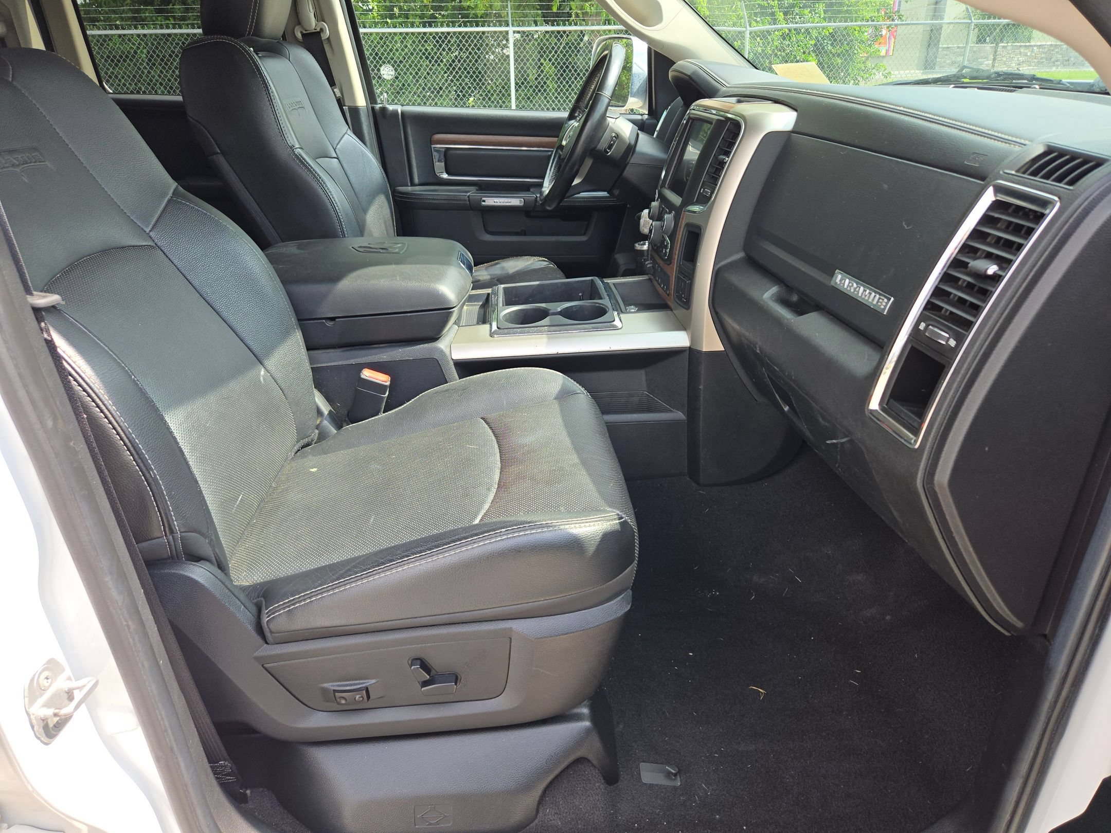 Used 2014 RAM 1500 Laramie w/ Convenience Group AWD/4WD image 26