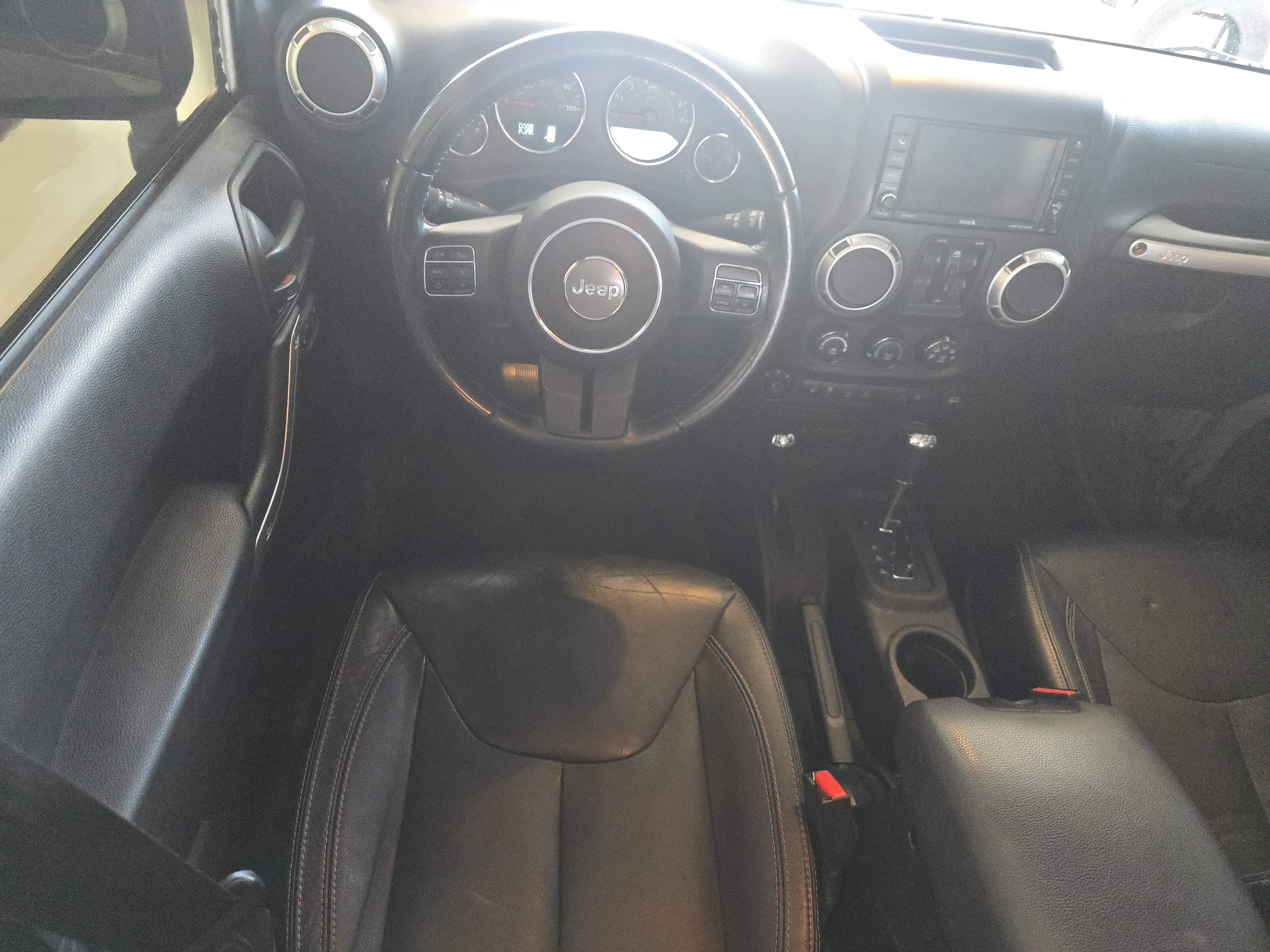 Used 2015 Jeep Wrangler Unlimited Rubicon w/ Dual Top Group image 15