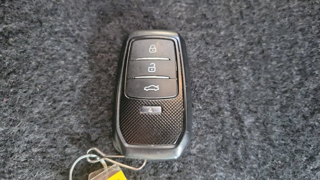 Used 2018 Toyota RAV4 XLE AWD/4WD image 29