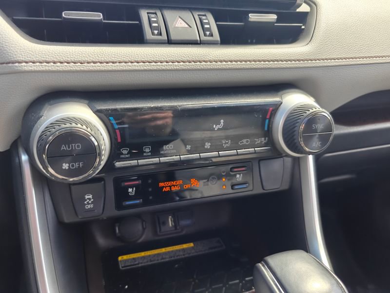 Used 2019 Toyota RAV4 Limited w/ Advanced Technology Package image 19