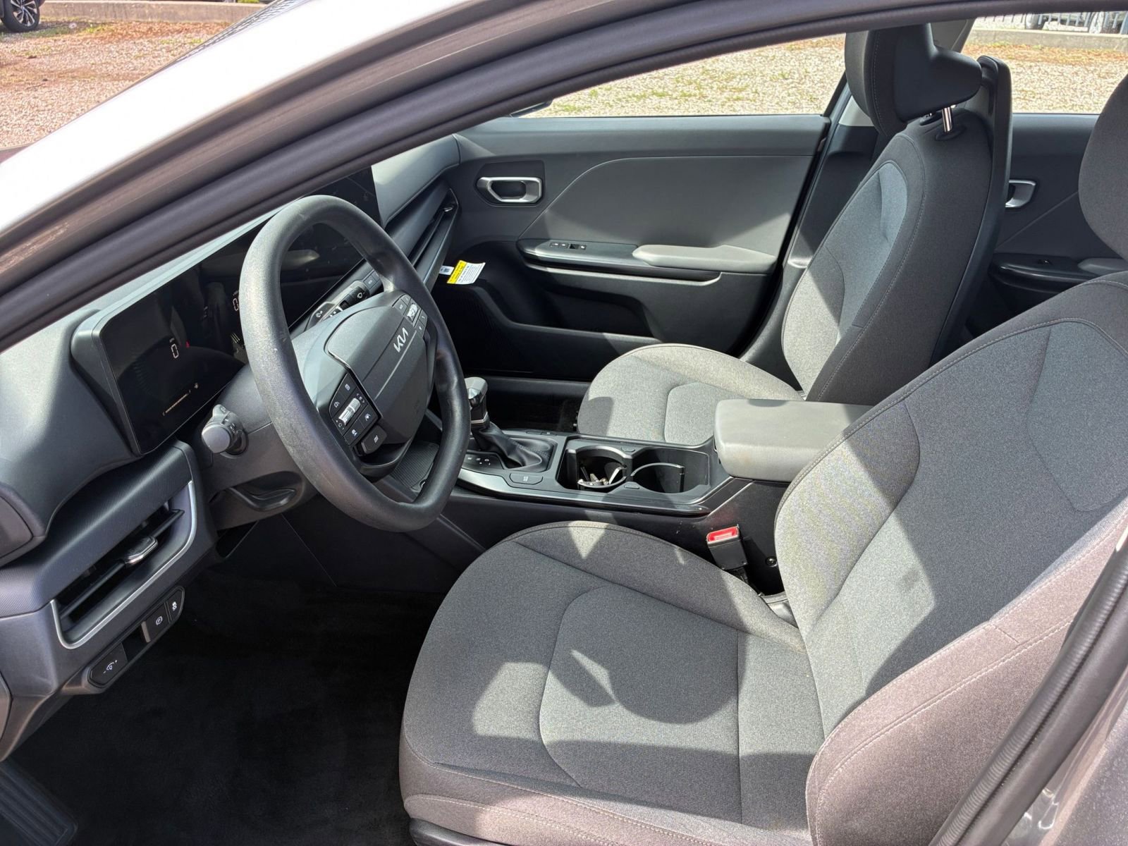 Used 2025 Kia K4 FWD image 25
