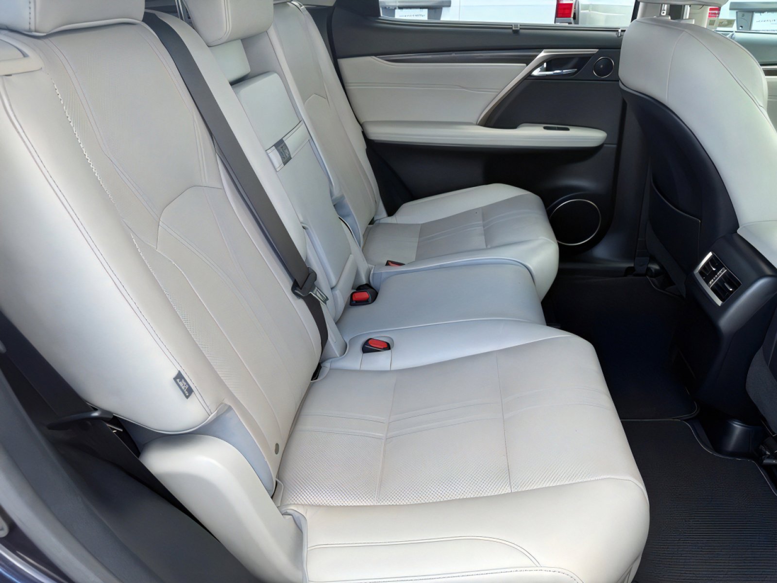 Used 2018 Lexus RX 350L Luxury w/ Accessory Package image 27