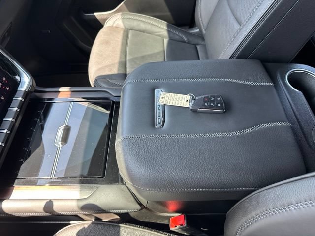 Used 2026 GMC Yukon XL Denali w/ Denali Reserve Package AWD/4WD image 17