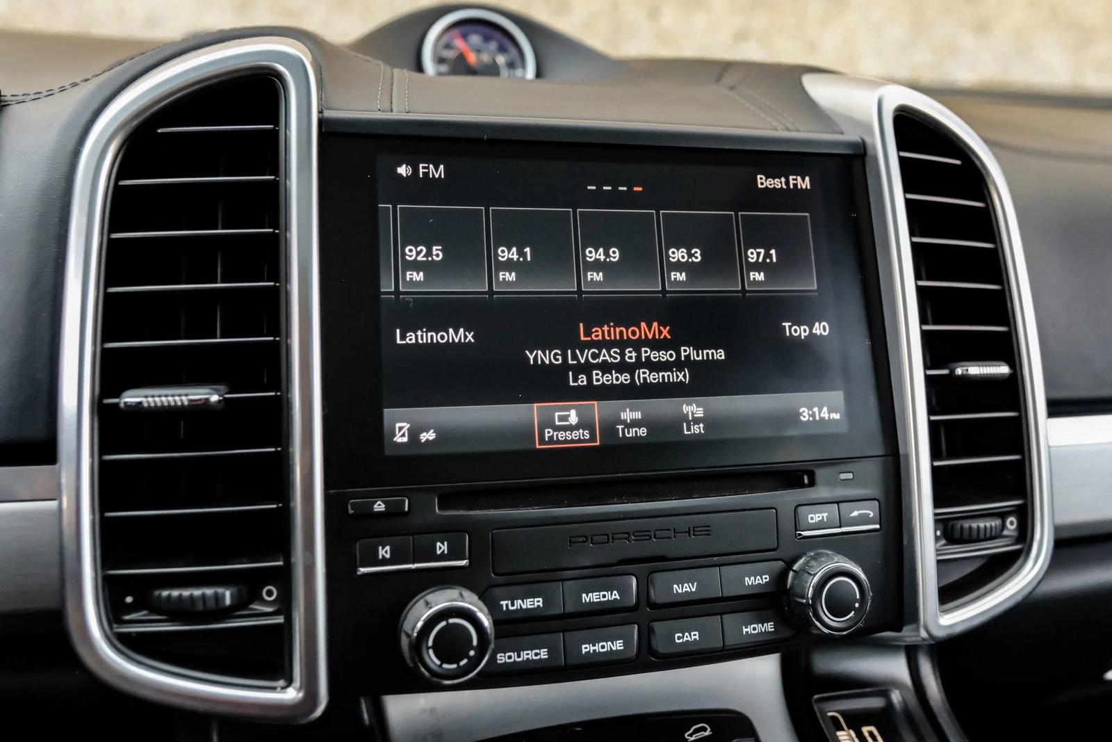 Used 2018 Porsche Cayenne GTS w/ Premium Package Plus image 31