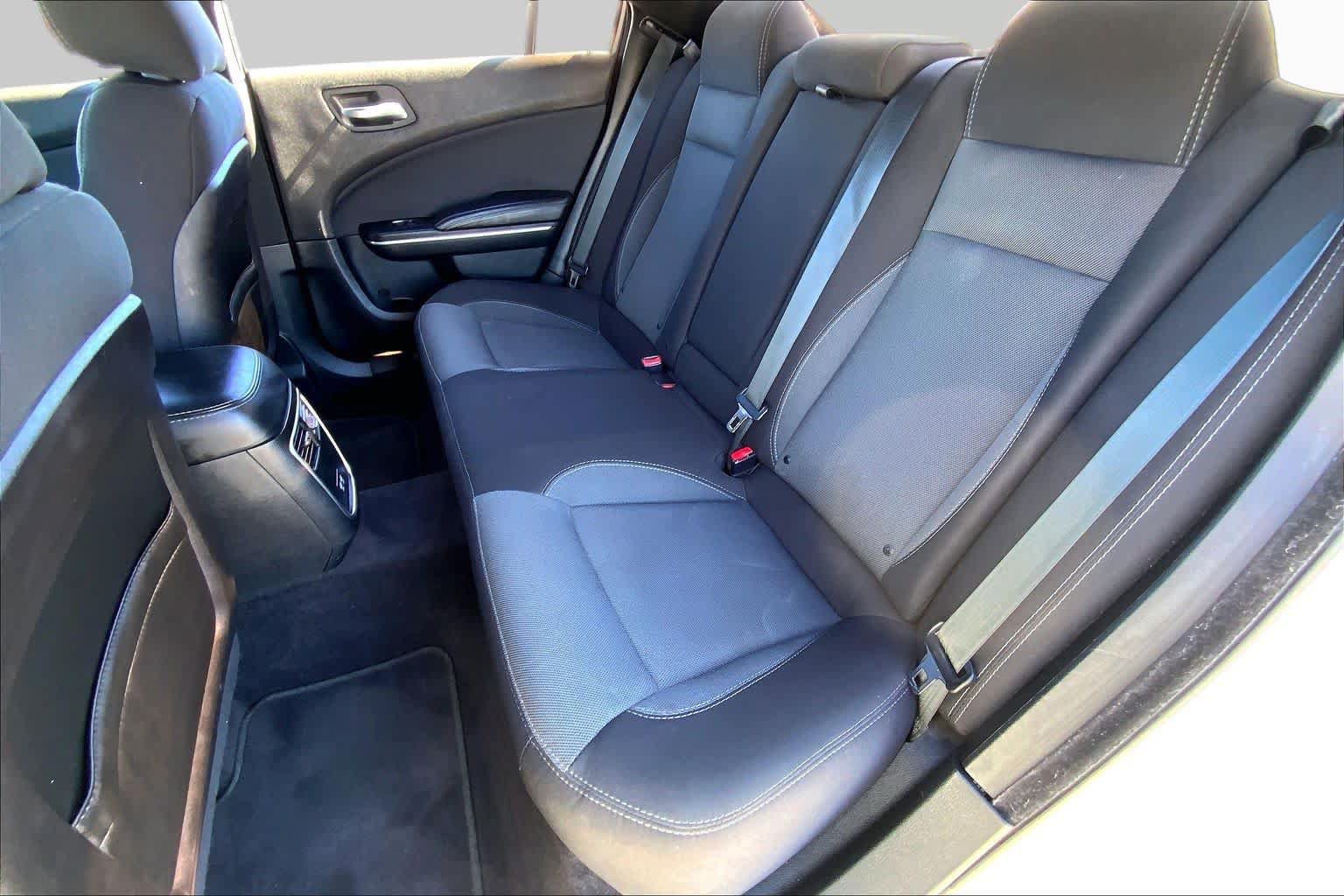 Used 2018 Dodge Charger SXT RWD image 20