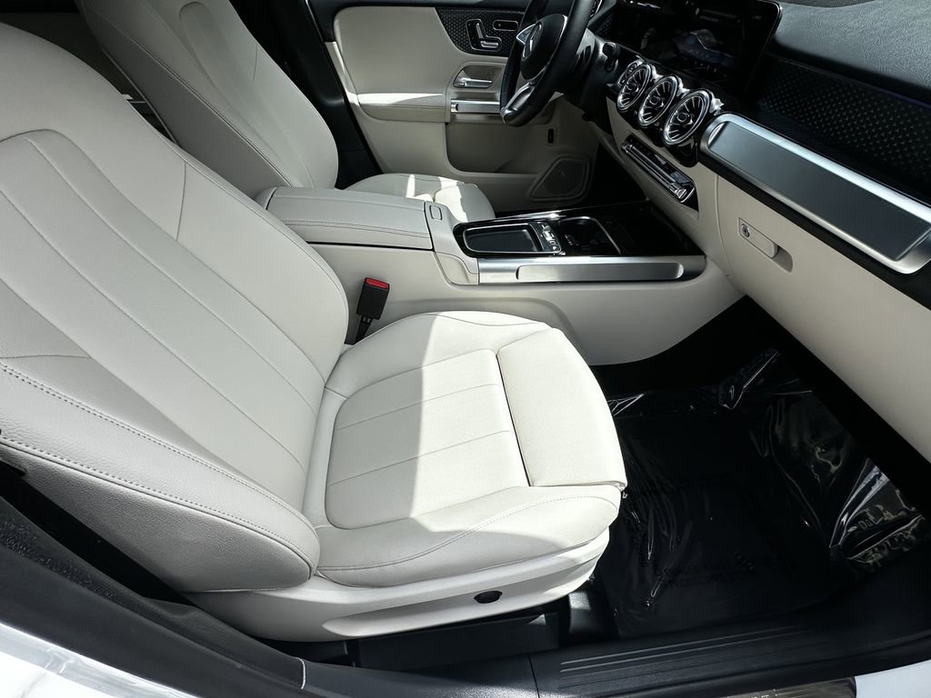 Certified 2025 Mercedes-Benz GLB 250 4MATIC image 14