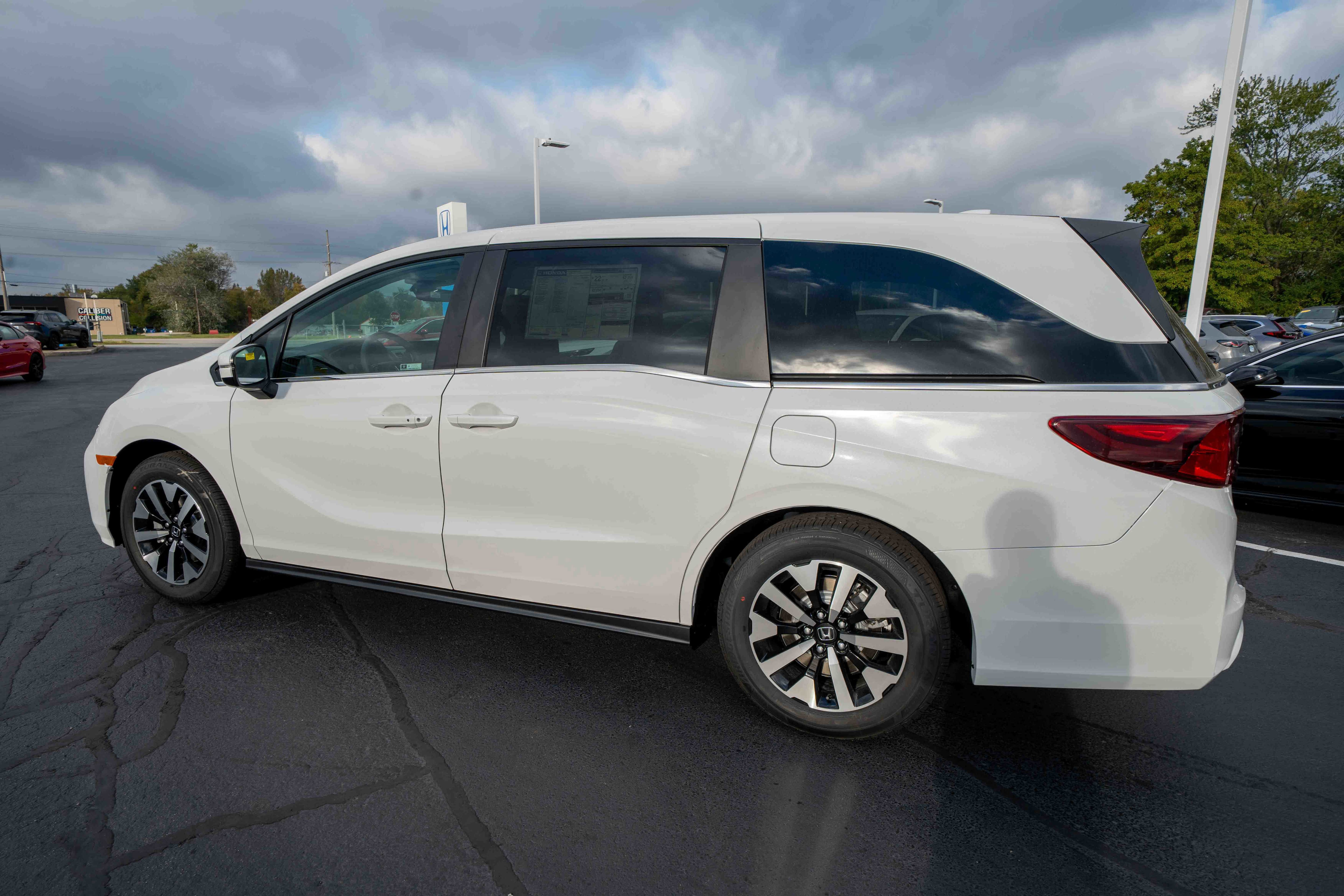 New 2026 Honda Odyssey EX-L image 4