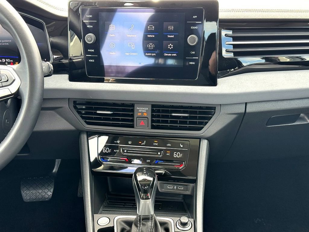 Certified 2025 Volkswagen Jetta SE image 30