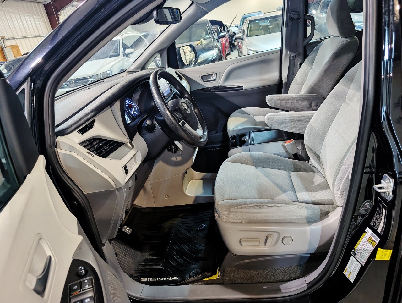 Used 2020 Toyota Sienna LE AWD/4WD image 16