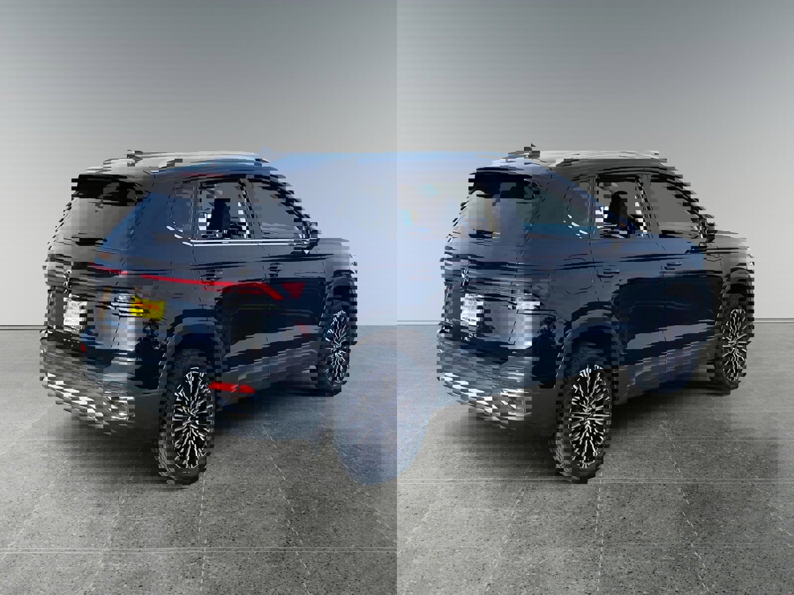 Used 2025 Volkswagen Taos SE image 5