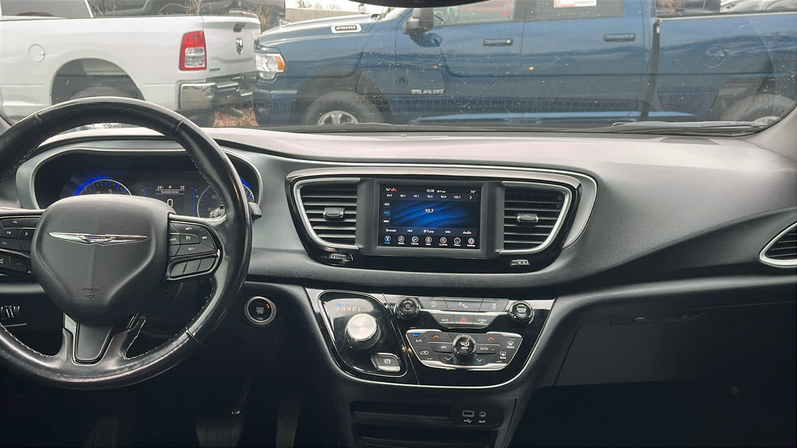 Used 2020 Chrysler Pacifica Touring-L w/ S Appearance Package image 27