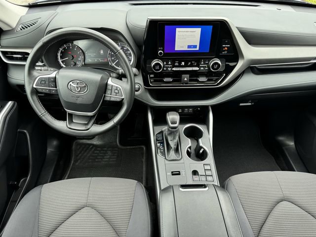 Certified 2025 Toyota Highlander LE FWD image 12
