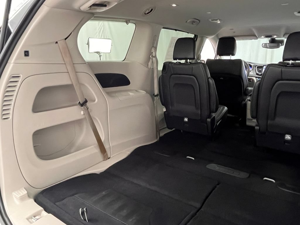 Used 2023 Chrysler Pacifica Touring-L AWD/4WD image 49