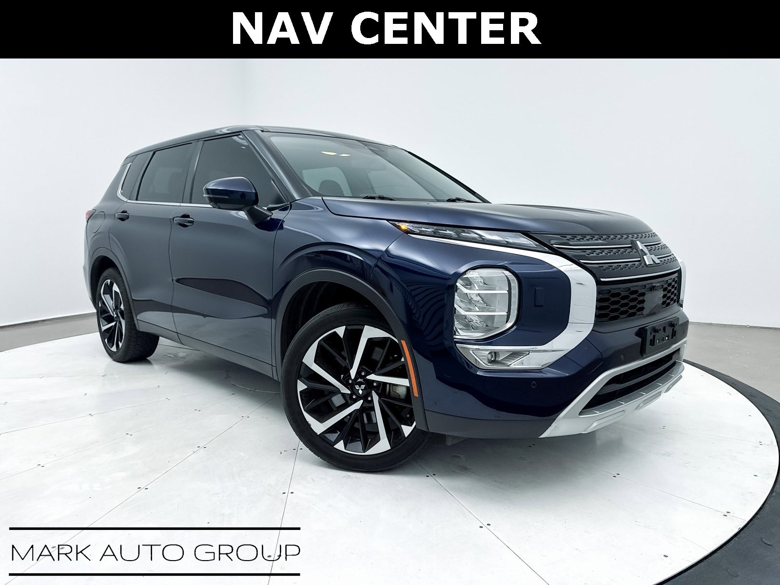 Used 2023 Mitsubishi Outlander SE image 1