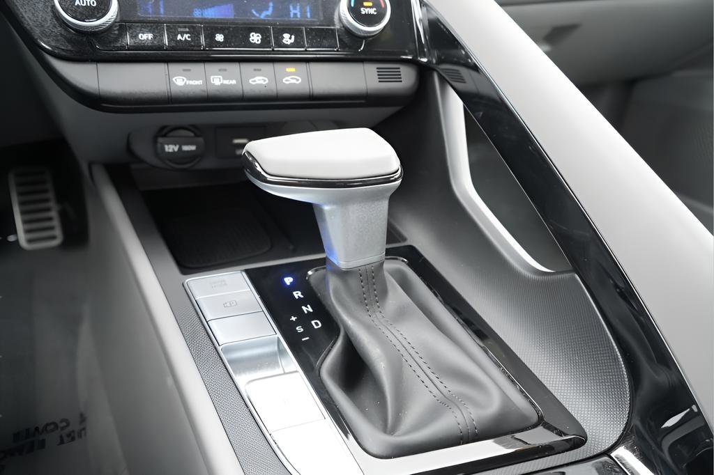Certified 2025 Hyundai Elantra SEL FWD image 29