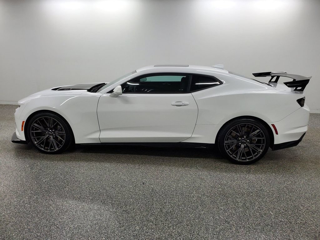 Used 2021 Chevrolet Camaro ZL1 w/ LPO, ZL1 Protection Package RWD image 7