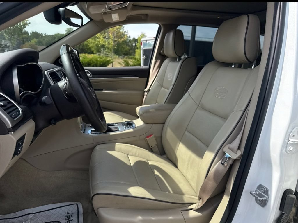 Used 2017 Jeep Grand Cherokee Overland AWD/4WD image 2